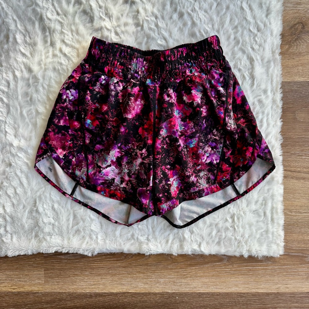 Lululemon Tracker Short V 4” in Fluoro Floral Multi Pink Purple Lined Size 4 - Picture 7 of 10